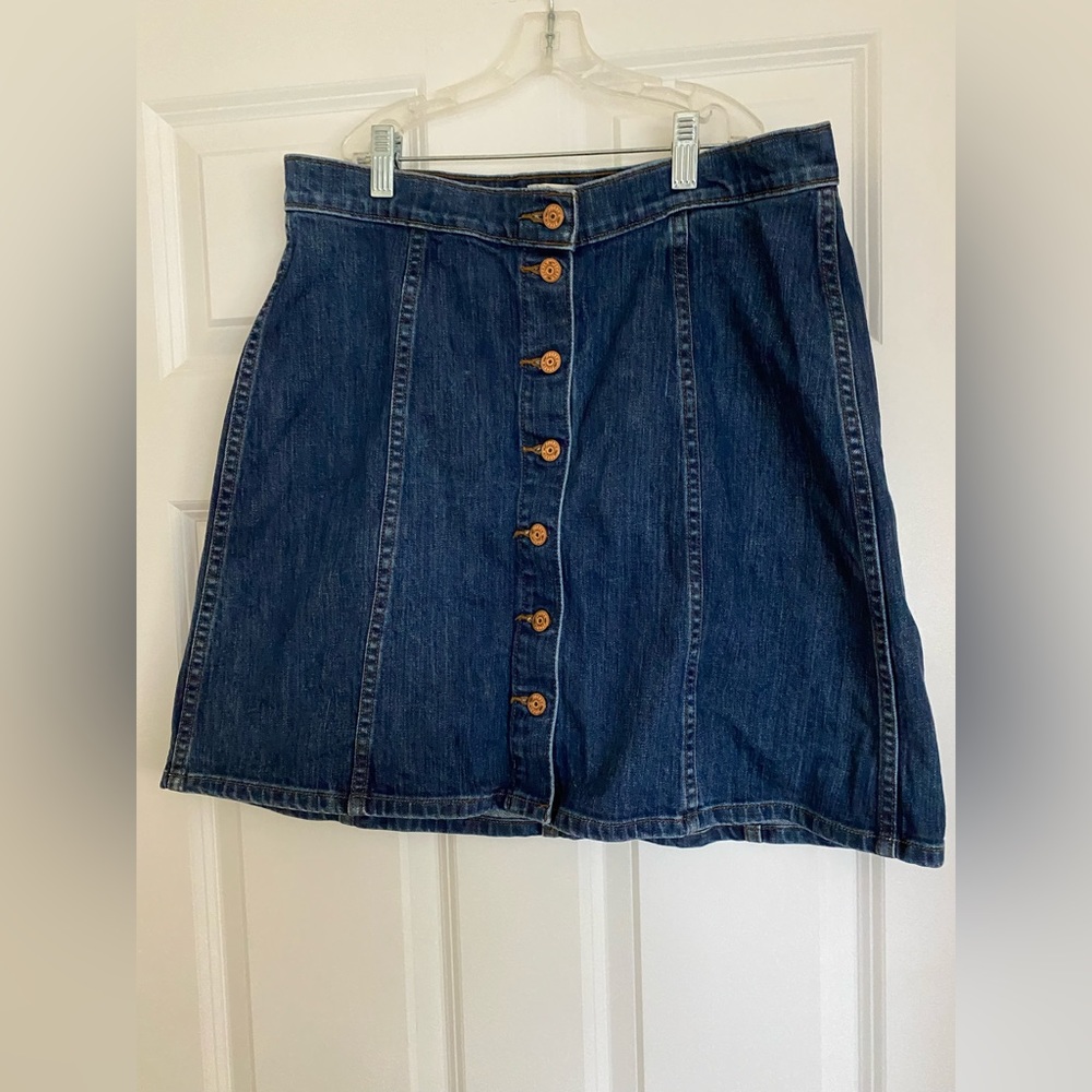 J Crew Denim Dark Wash Button Up A Line Skirt Size 31.